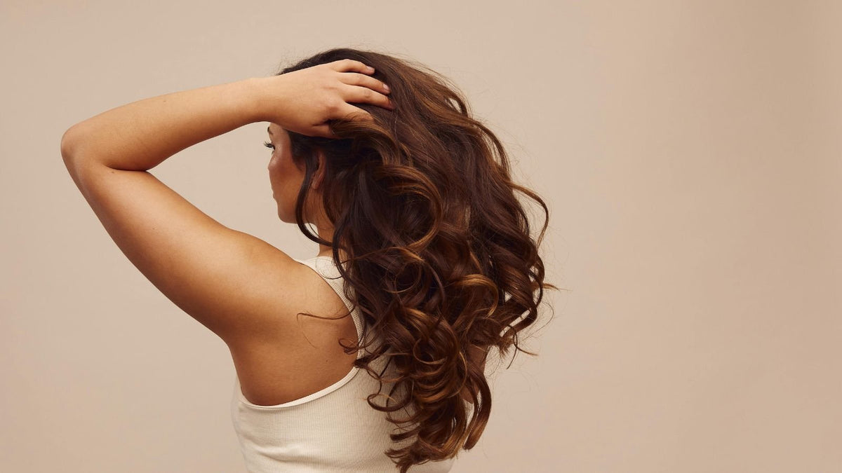 Quelle carence provoque la chute de tes cheveux ? Le guide complet